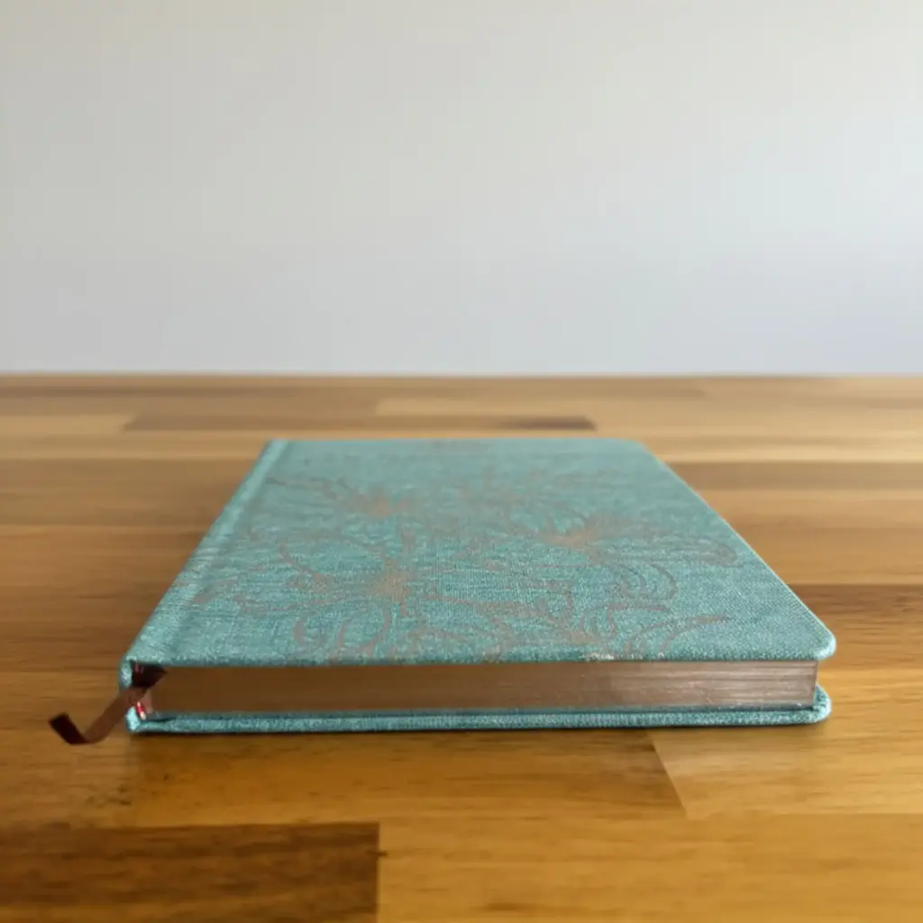 Blue Gratitude Journal with Silver Lining – 120 pages – I am Thankful For | www.artisangoods.co.uk 4