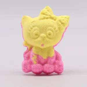 Cat Bathbomb 80g | www.artisangoods.co.uk 2
