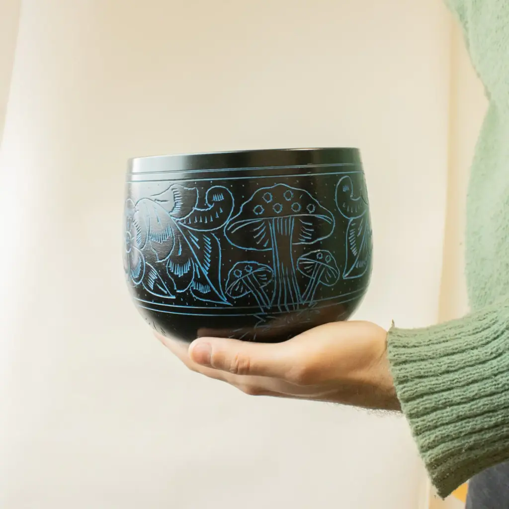 Cauldron Singing Bowl – Magic Mushroom – Blue (15cm) | www.artisangoods.co.uk 5 Cauldron Singing Bowl – Magic Mushroom – Blue (15cm) | www.artisangoods.co.uk 5