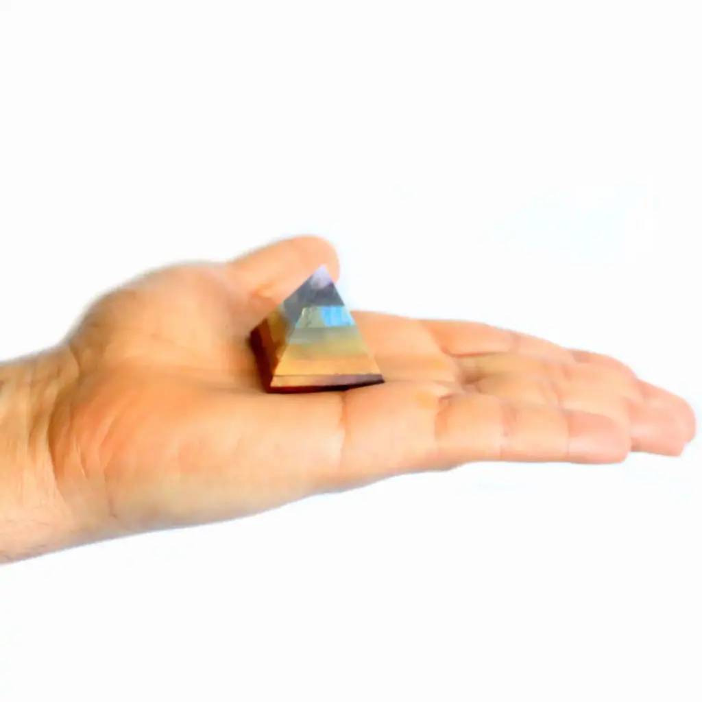 Chakra Pyramid 30-35mm | www.artisangoods.co.uk 3