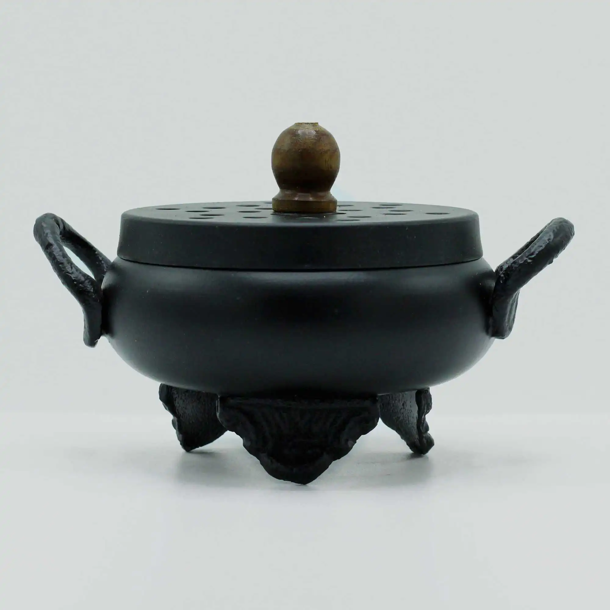 Classic Iron Cauldron Burner | www.artisangoods.co.uk 4 Classic Iron Cauldron Burner | www.artisangoods.co.uk 3