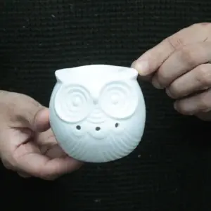 Classic White Oil Burner – Short Owl | www.artisangoods.co.uk 3