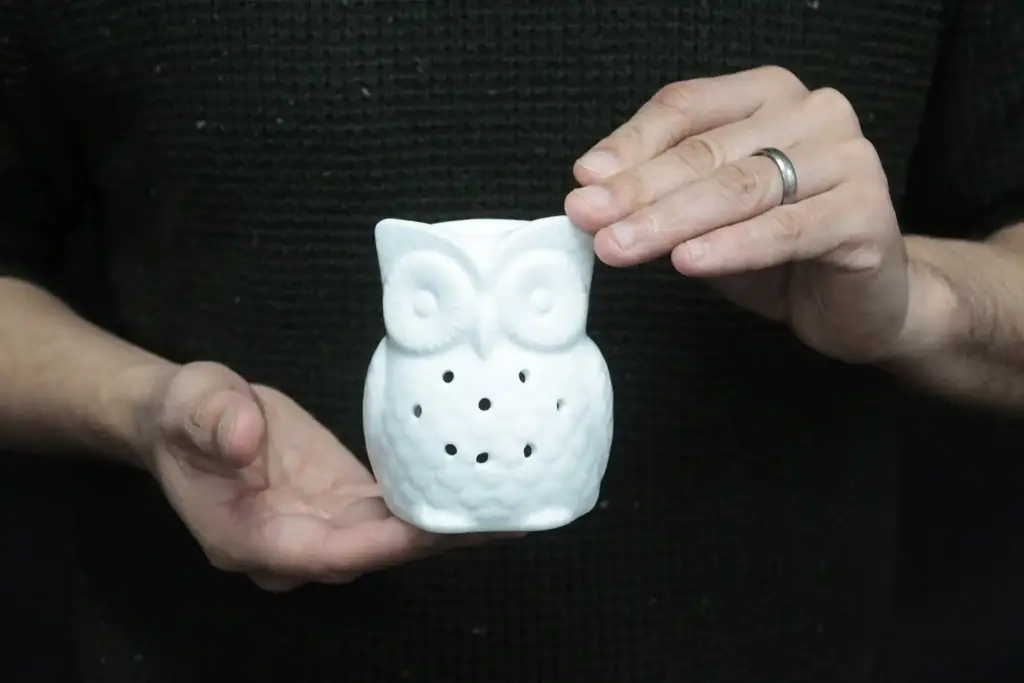 Classic White Oil Burner – Tall Owl | www.artisangoods.co.uk 4 Classic White Oil Burner – Tall Owl | www.artisangoods.co.uk 4