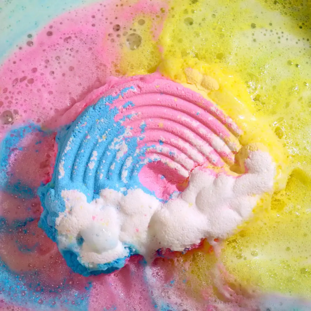 Cloud Bathbomb 95g | www.artisangoods.co.uk 7
