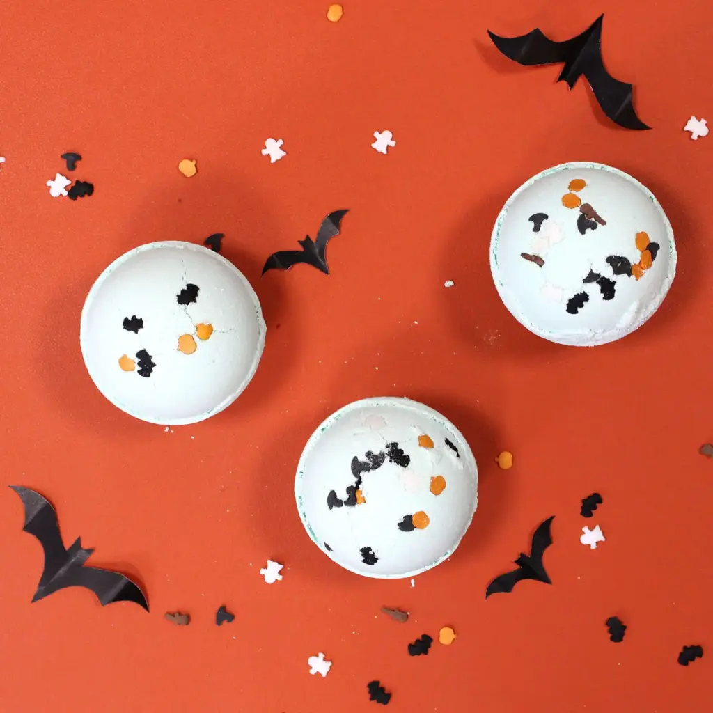 Coconut & Lime Halloween Bath Bomb | www.artisangoods.co.uk 3 Coconut & Lime Halloween Bath Bomb | www.artisangoods.co.uk 3