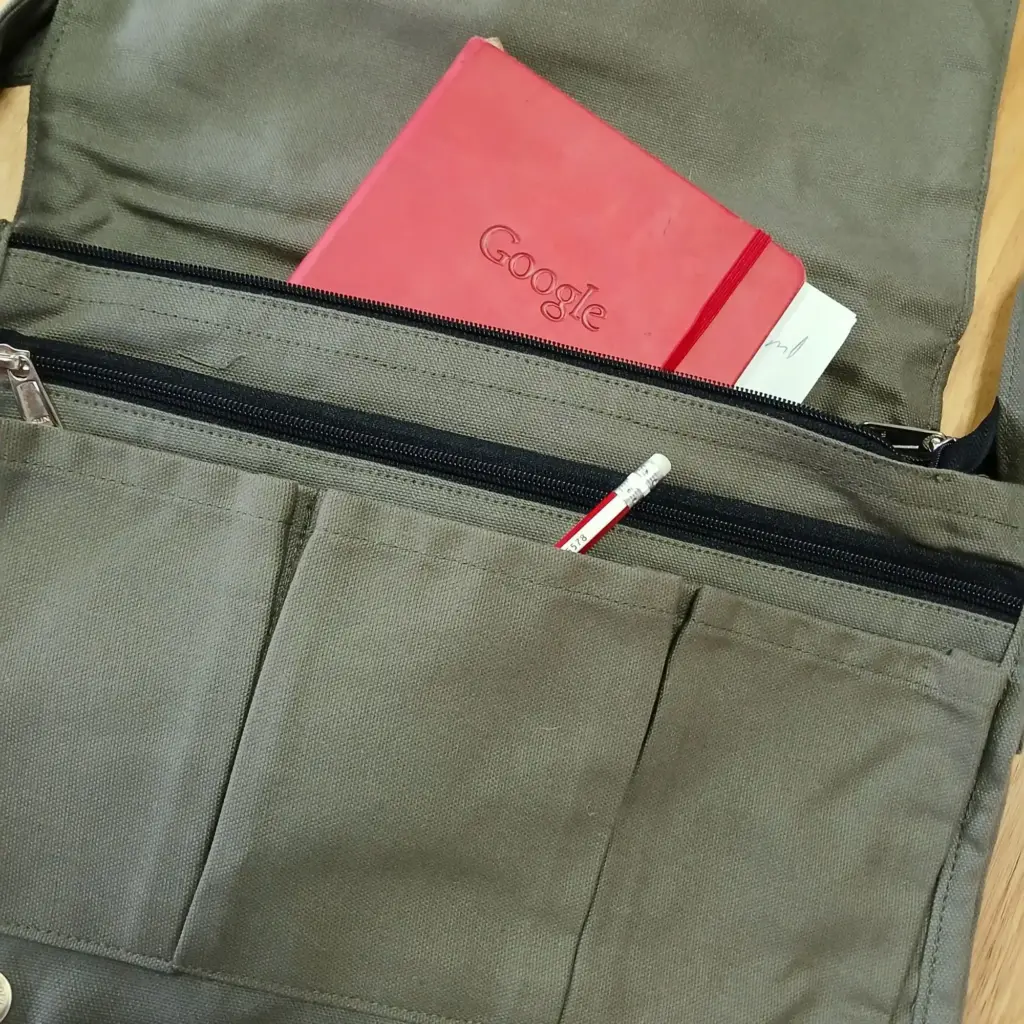Cotton Canvas Laptop Messenger Bag – Olive | www.artisangoods.co.uk 2