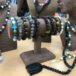Crystal Crown / Black Agate  – Gemstone Bracelet | www.artisangoods.co.uk 4