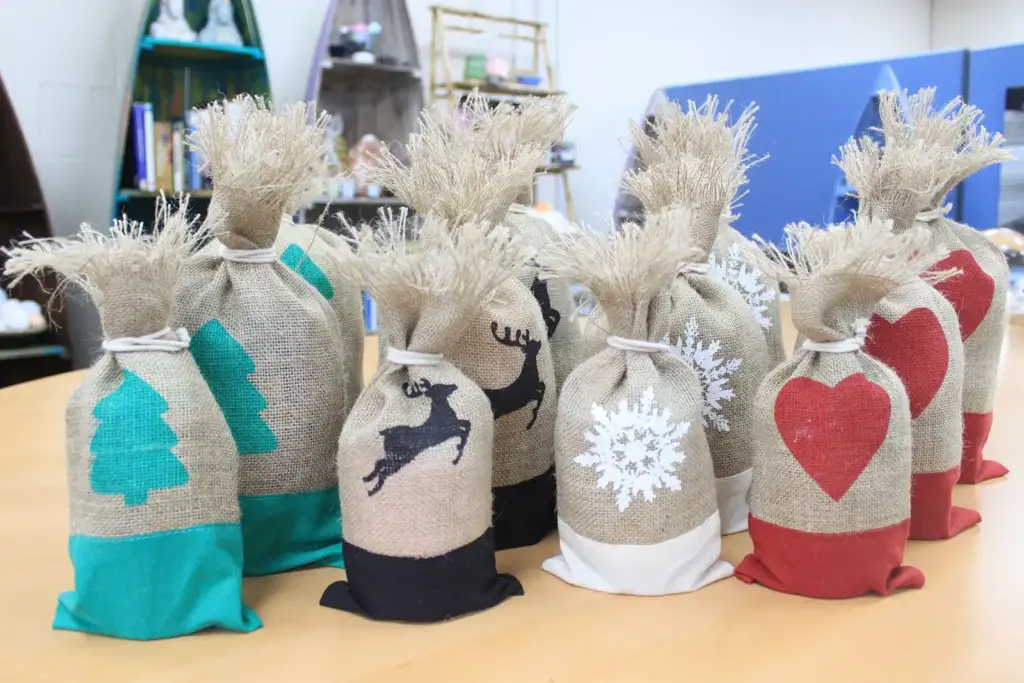 Danish Pouch Set of 3 – White & Snowflake | www.artisangoods.co.uk 5