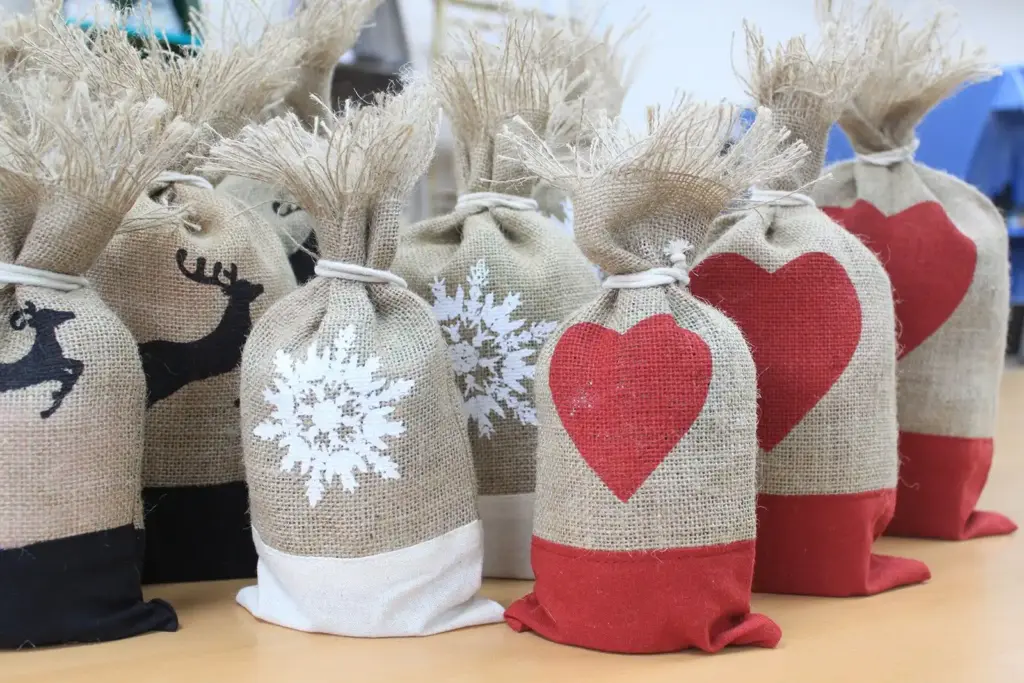 Danish Pouch Set of 3 – White & Snowflake | www.artisangoods.co.uk 6