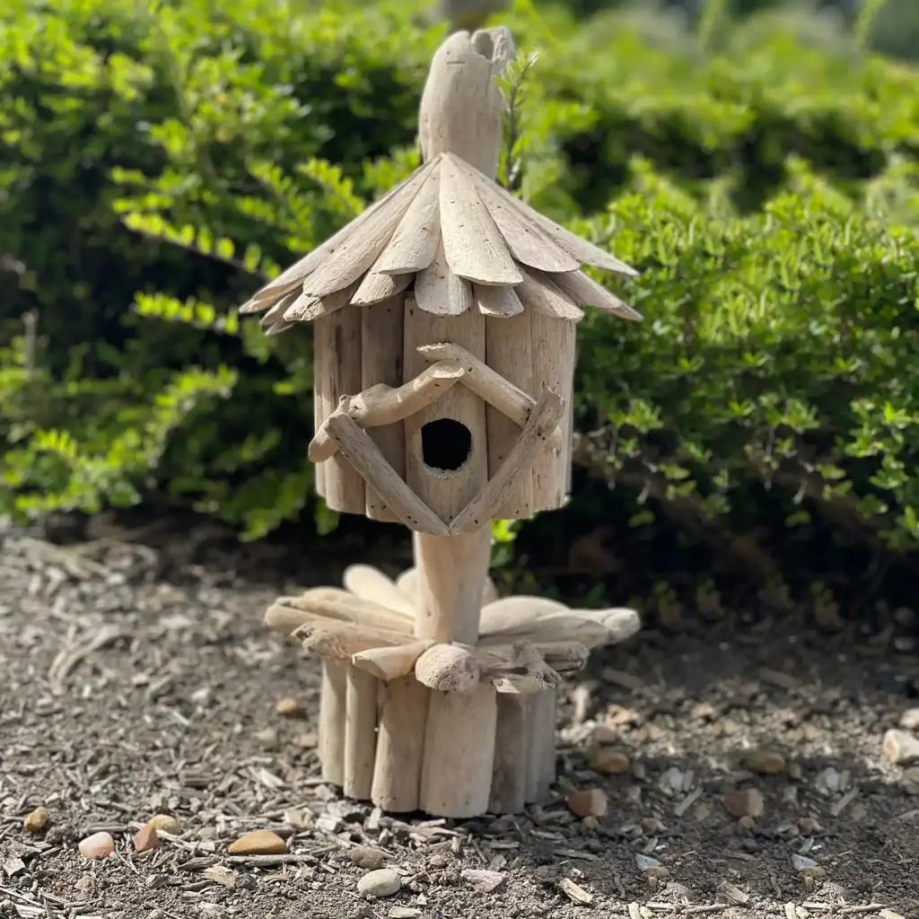 Driftwood Birdbox – On Stand | www.artisangoods.co.uk 4 Driftwood Birdbox – On Stand | www.artisangoods.co.uk 4