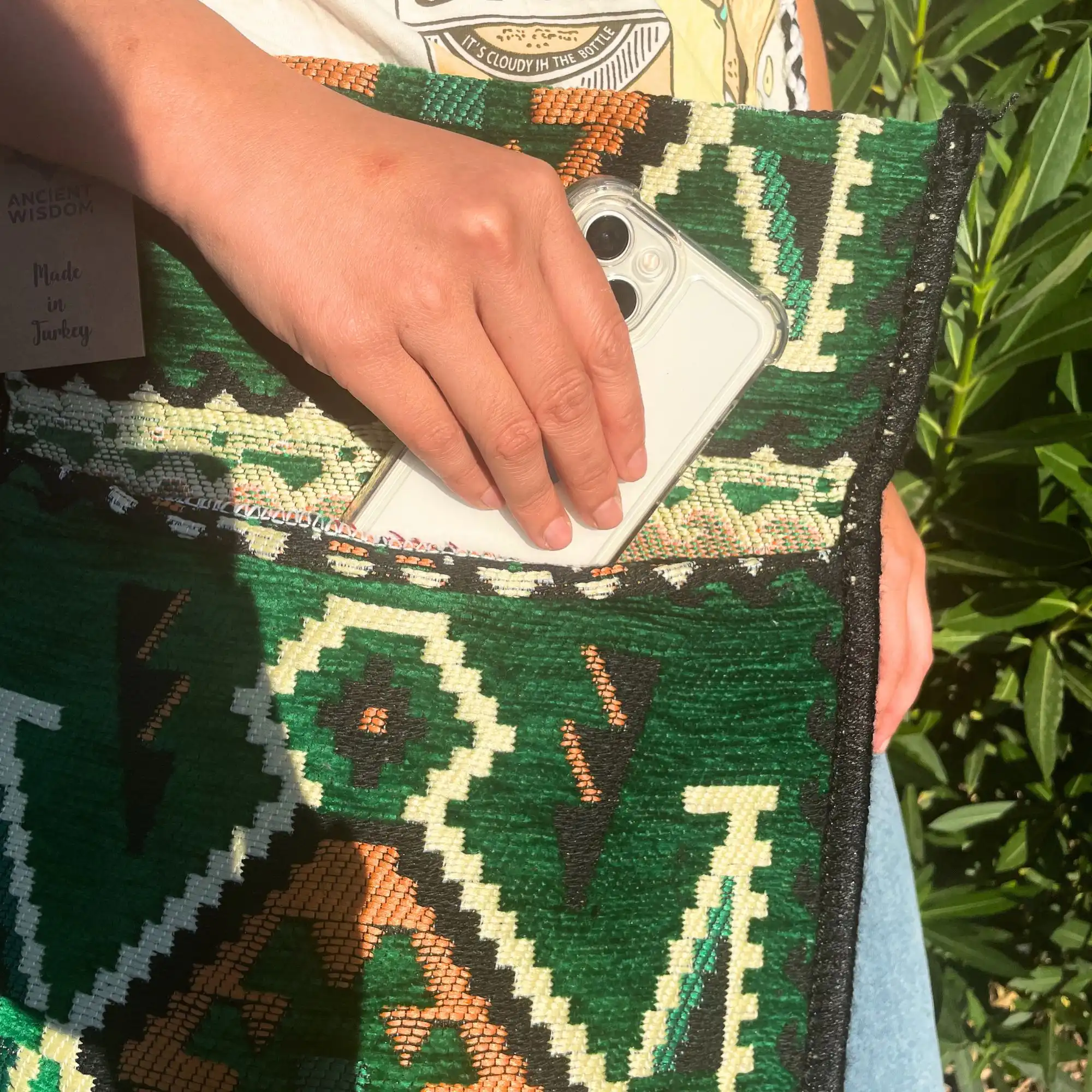 Emerald Green Kilim Messenger Festival Bag | www.artisangoods.co.uk 3 Emerald Green Kilim Messenger Festival Bag | www.artisangoods.co.uk 2