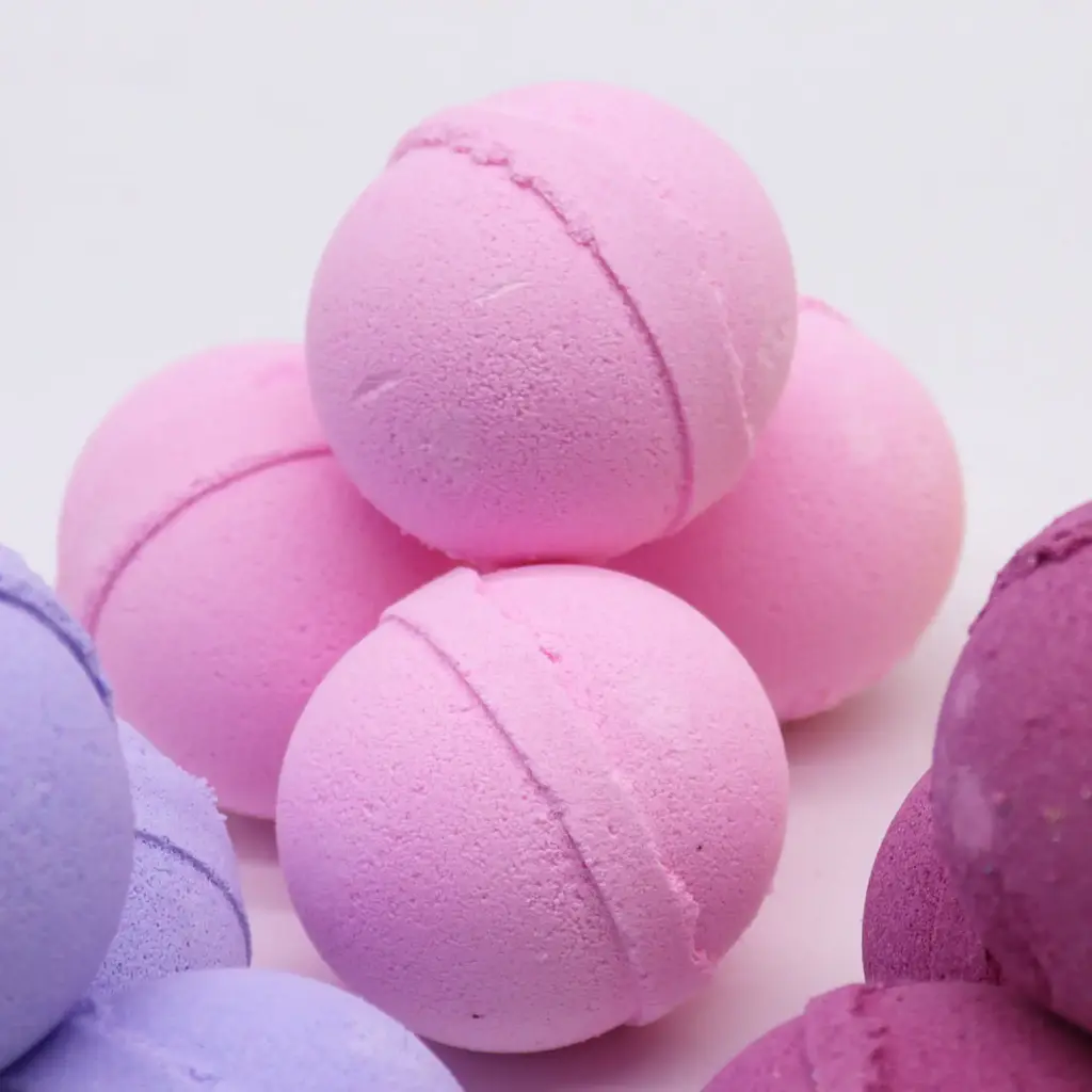 Essential Oil Bath Bomb – Frankincense & Rose | www.artisangoods.co.uk 2