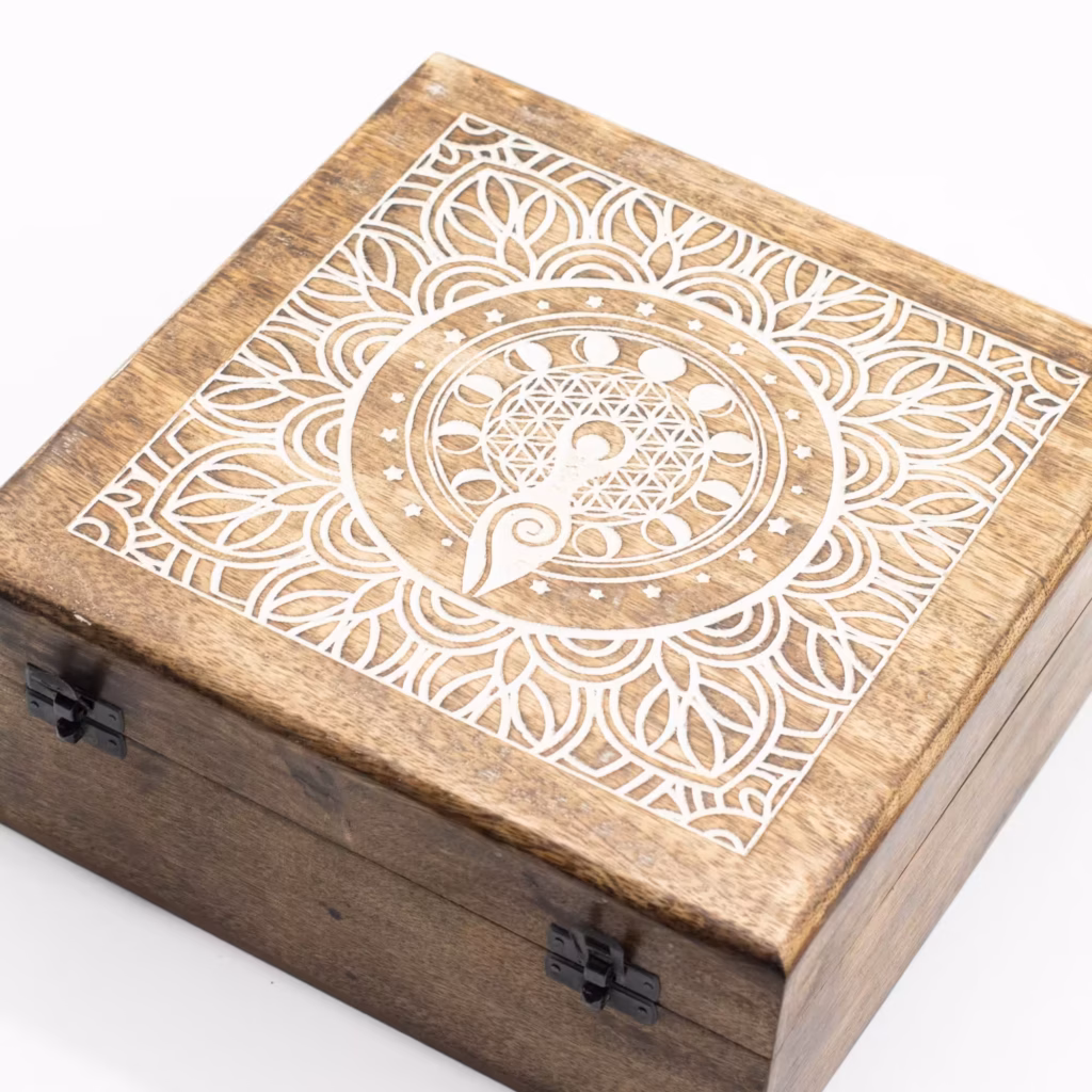 Extra Large Mango Box – Moon Phase Goddess | www.artisangoods.co.uk 4 Extra Large Mango Box – Moon Phase Goddess | www.artisangoods.co.uk 4
