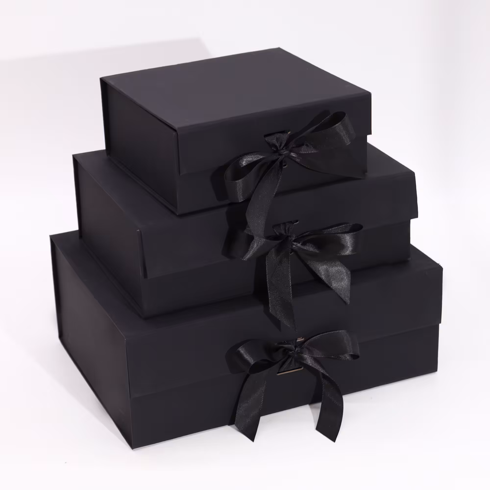 Flat Pack Gift Box – Large (28.2×20.2×9.2cm) – Black | www.artisangoods.co.uk 6 Flat Pack Gift Box - Large (28.2x20.2x9.2cm) - Black - Image 5