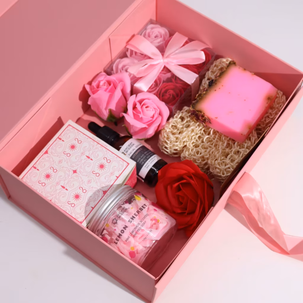 Flat Pack Gift Box – Large (28.2×20.2×9.2cm) – Red | www.artisangoods.co.uk 3 Flat Pack Gift Box – Large (28.2×20.2×9.2cm) – Red | www.artisangoods.co.uk 3