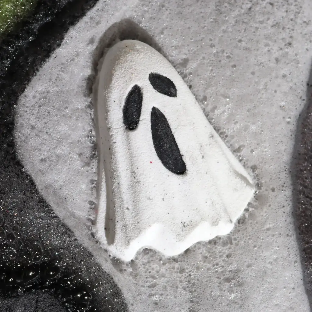Ghost Halloween Bath Bomb 65g | www.artisangoods.co.uk 3 Ghost Halloween Bath Bomb 65g | www.artisangoods.co.uk 3