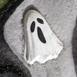 Ghost Halloween Bath Bomb 65g | www.artisangoods.co.uk 3