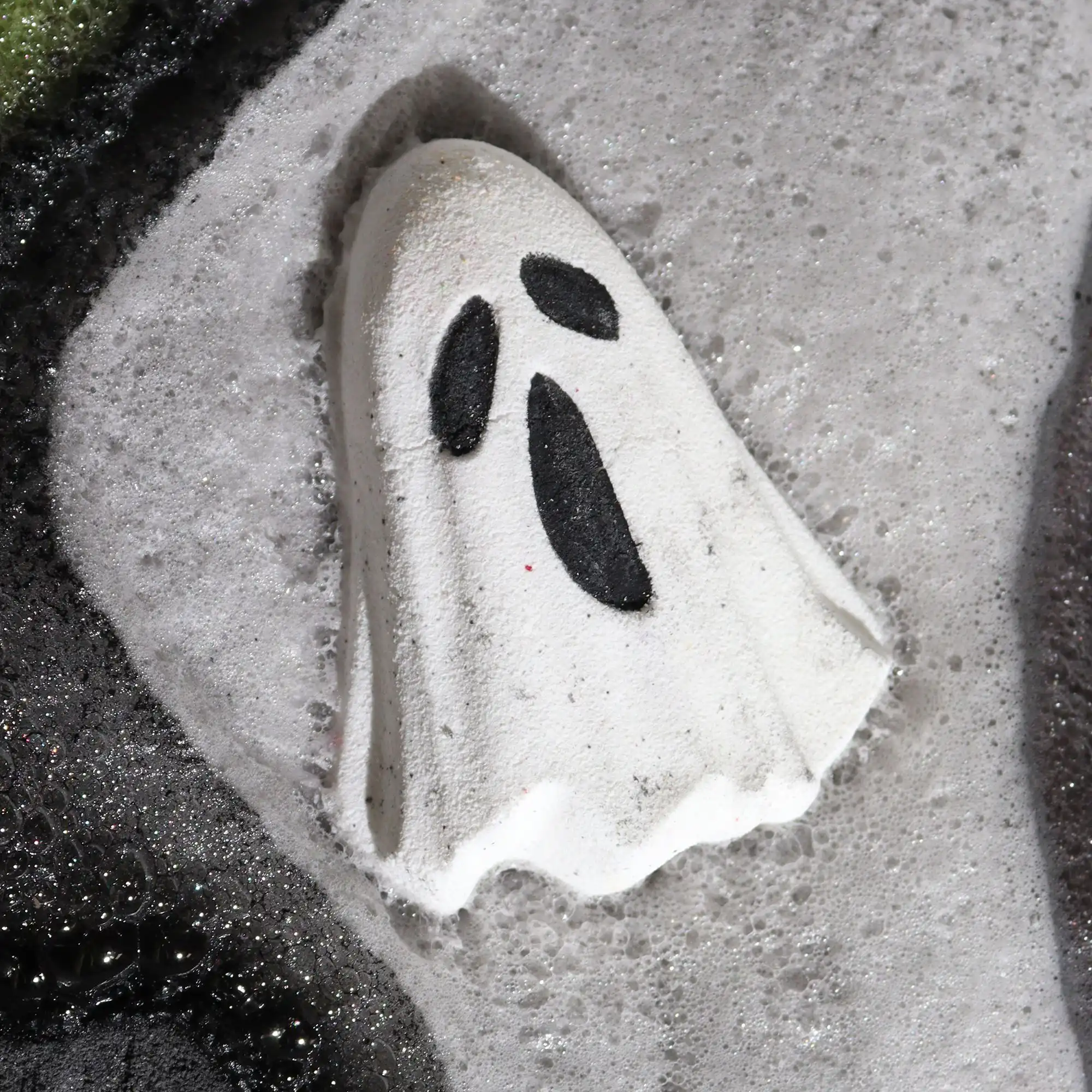Ghost Halloween Bath Bomb 65g | www.artisangoods.co.uk 4 Ghost Halloween Bath Bomb 65g | www.artisangoods.co.uk 3