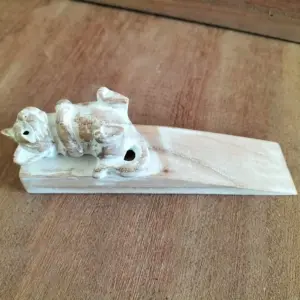 Hand carved Doorstop – Kitten | www.artisangoods.co.uk 2