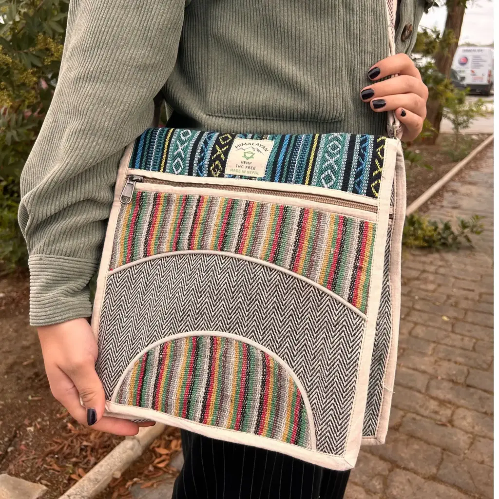 Hemp Laptop Messenger Bag – Curves | www.artisangoods.co.uk 5 Hemp Laptop Messenger Bag – Curves | www.artisangoods.co.uk 5