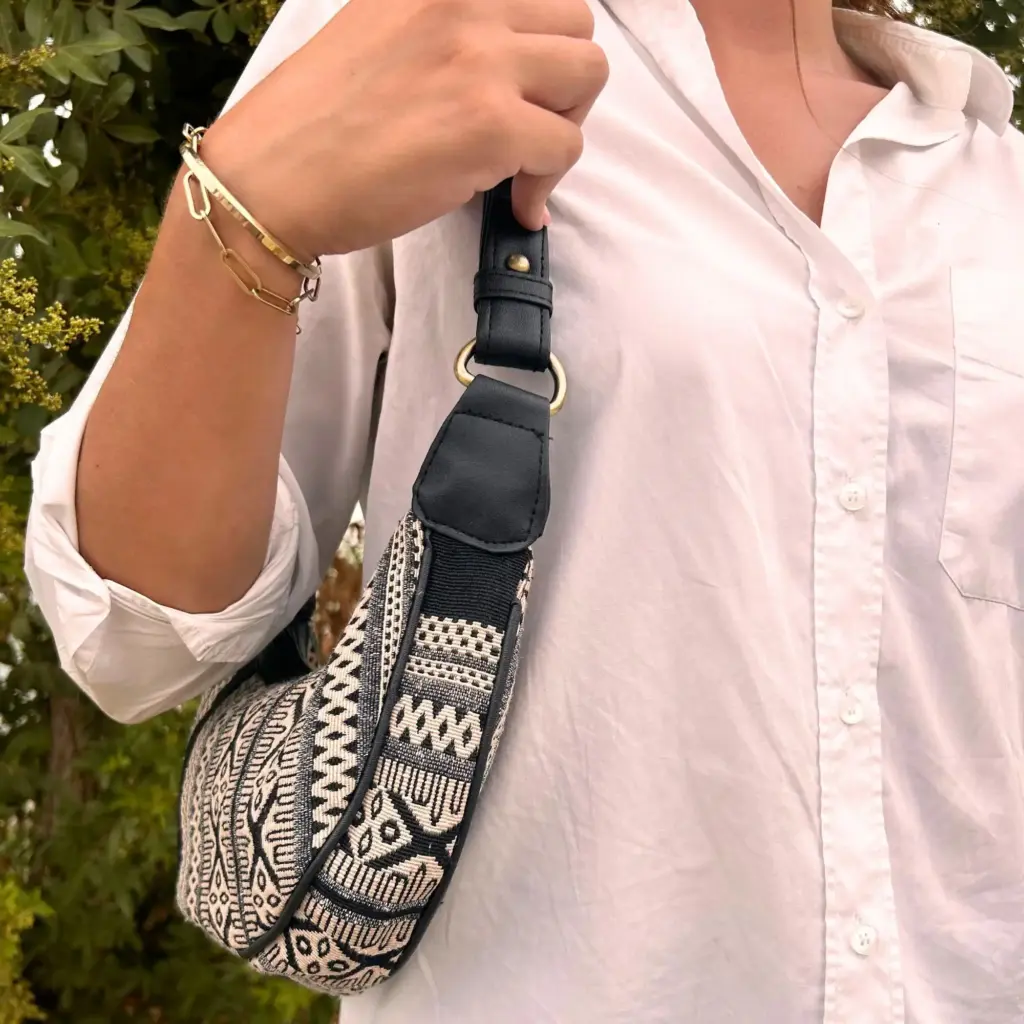 Jacquard Hobo Bag – Grey Metro (black strap) | www.artisangoods.co.uk 4 Jacquard Hobo Bag – Grey Metro (black strap) | www.artisangoods.co.uk 4