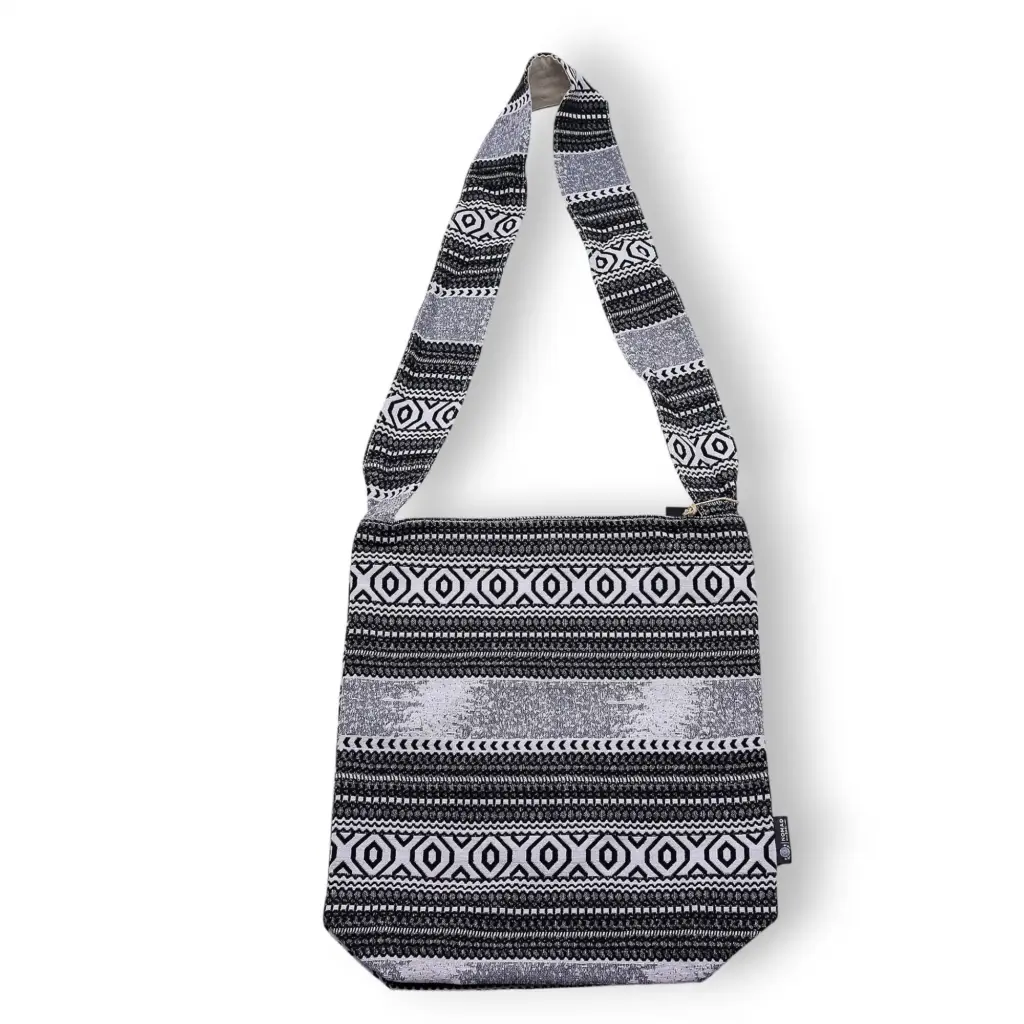 Jacquard Natural Bags – Urban Caravan – Nomad Carryall | www.artisangoods.co.uk 3