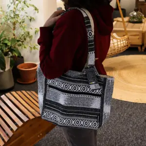 Jacquard Natural Bags – Urban Caravan – Wander Muse Bag | www.artisangoods.co.uk 4