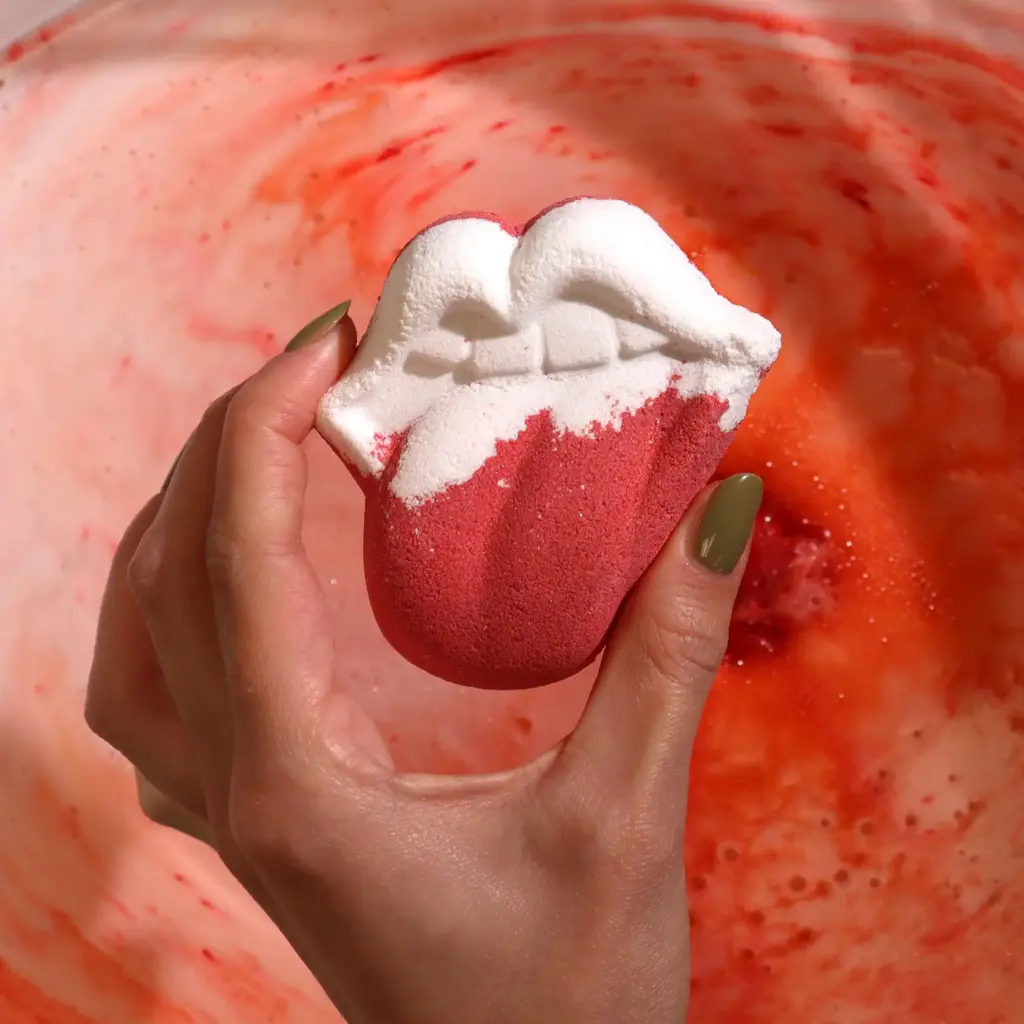 Lips Bathbomb 60g | www.artisangoods.co.uk 7