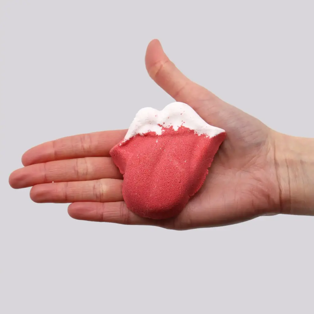 Lips Bathbomb 60g | www.artisangoods.co.uk 5