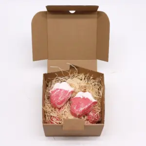 Lips Bathbomb 60g | www.artisangoods.co.uk 4