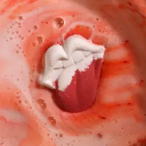 Lips Bathbomb 60g | www.artisangoods.co.uk 8