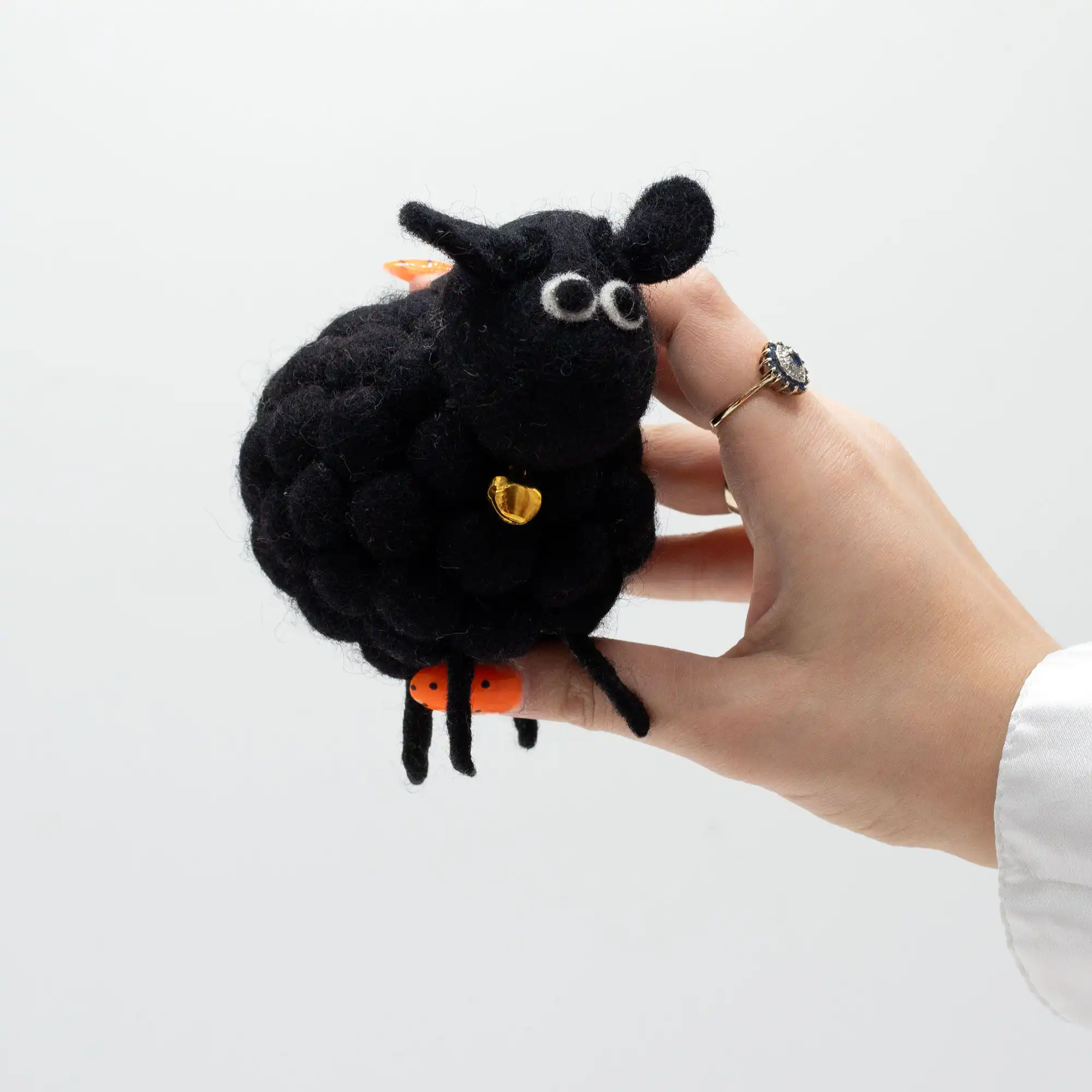Little Felt Sheep – Black | www.artisangoods.co.uk 4 Little Felt Sheep – Black | www.artisangoods.co.uk 3