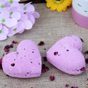 Love Heart Bath Bomb 70g – Ylang & Rose | www.artisangoods.co.uk 2