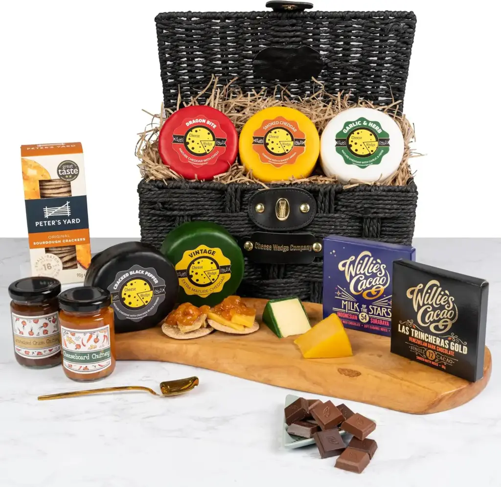 Luxury Artisan Cheese Hamper | www.artisangoods.co.uk Luxury Artisan Cheese Hamper | www.artisangoods.co.uk