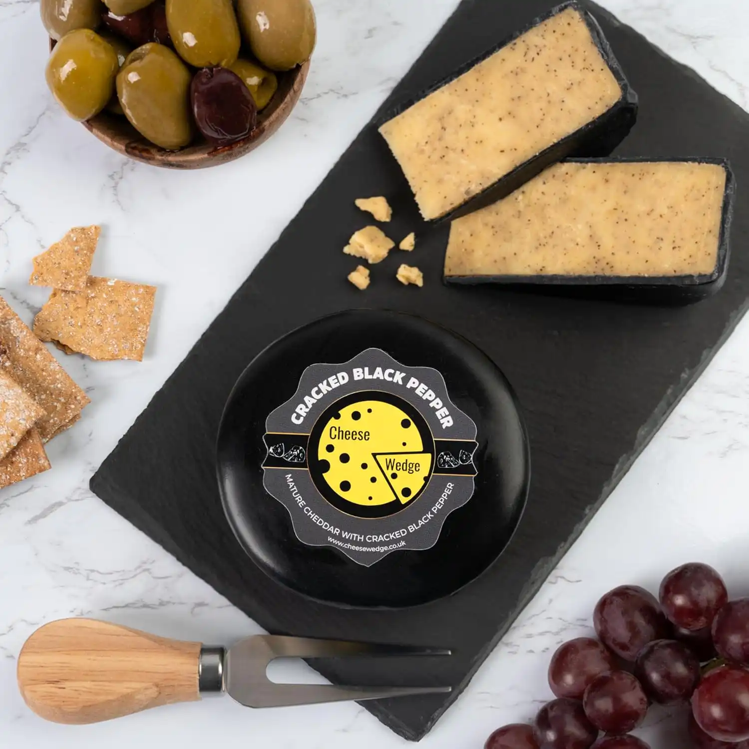 Luxury Cheese Hamper Gift Set | www.artisangoods.co.uk 4