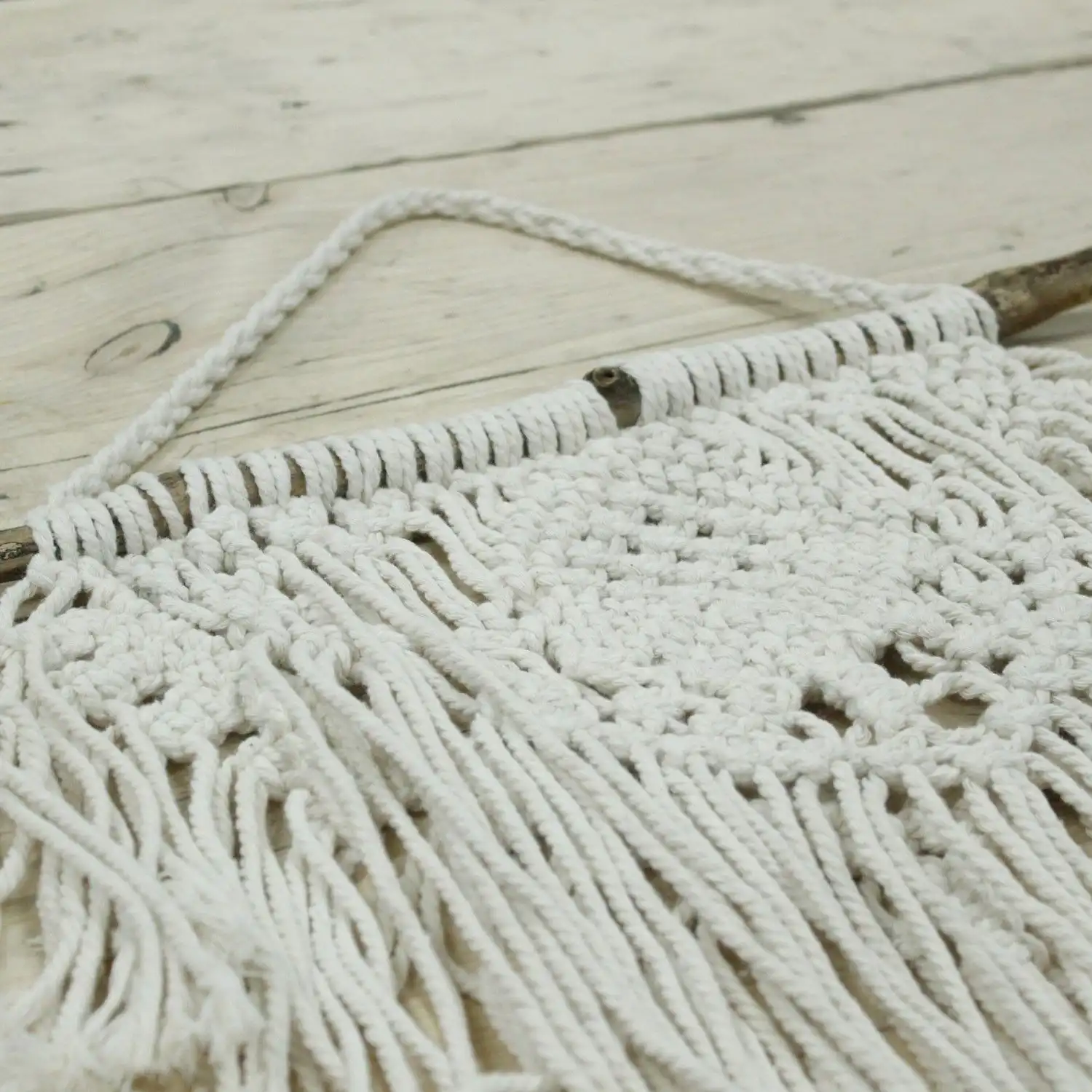 Macrame Wall Hanging – Home & Heart | www.artisangoods.co.uk 6 Macrame Wall Hanging – Home & Heart | www.artisangoods.co.uk 5