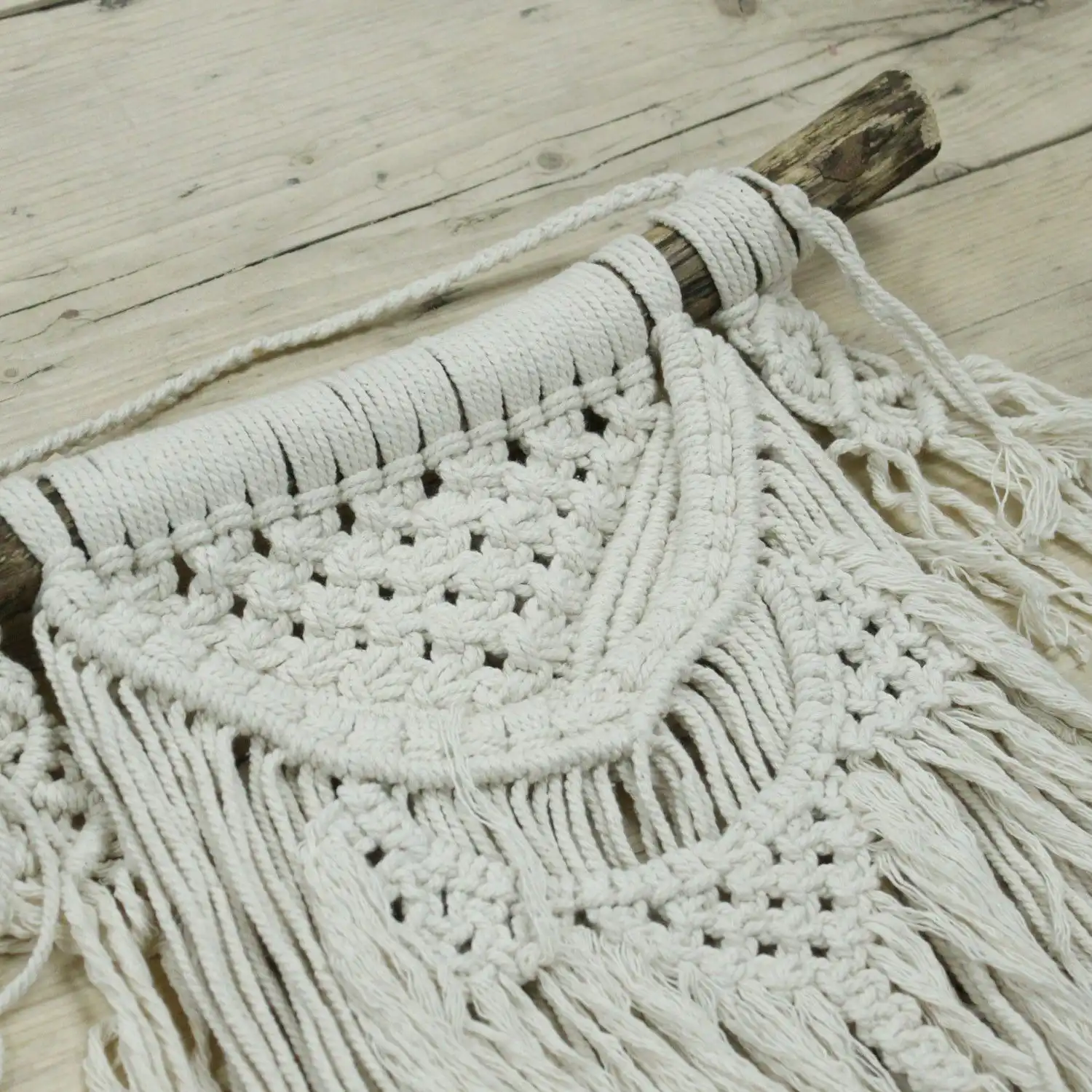 Macrame Wall Hanging – Natural Abundance | www.artisangoods.co.uk 4 Macrame Wall Hanging – Natural Abundance | www.artisangoods.co.uk 3