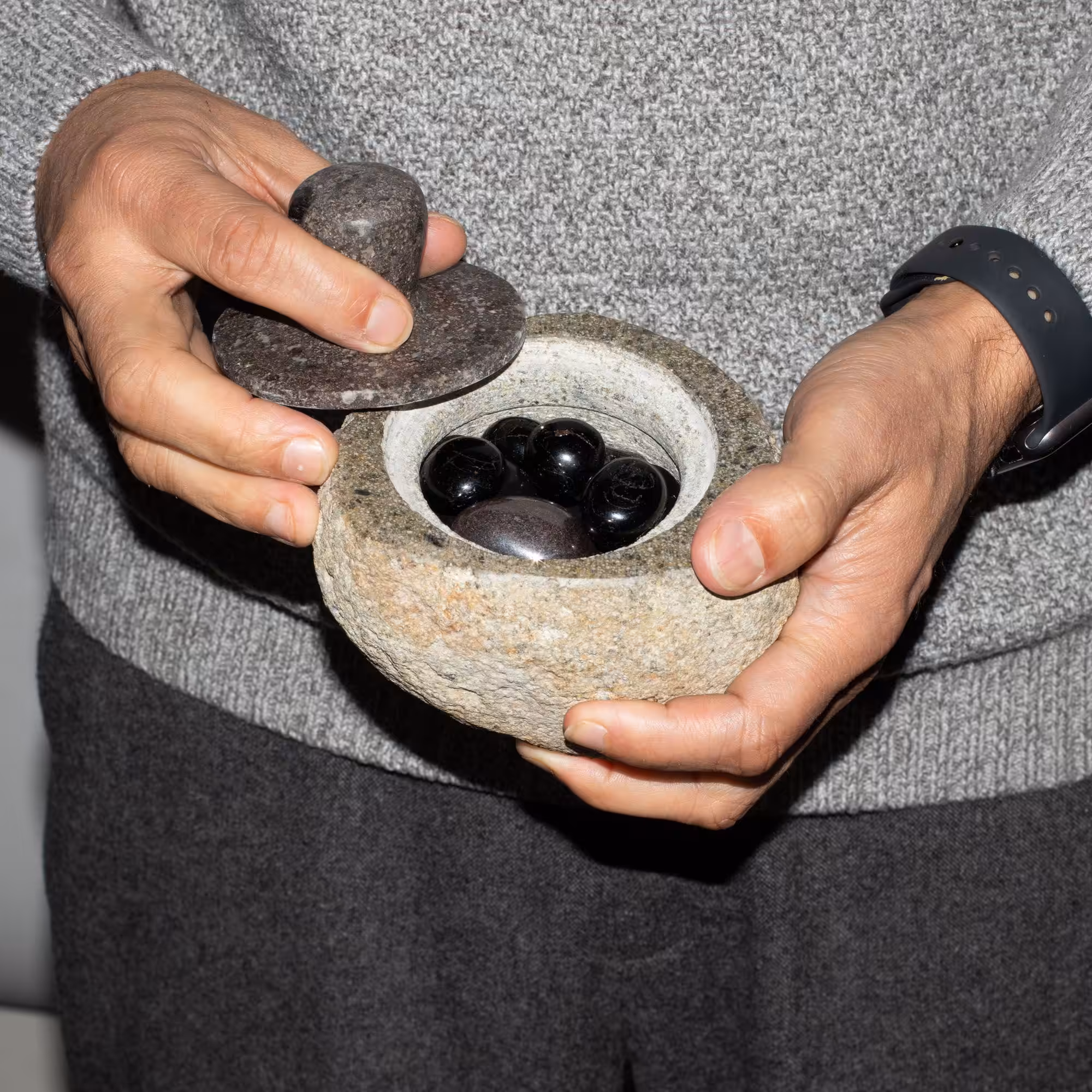 Natural Riverstone Grounding Pot -Medium (aprox 12x8cm) | www.artisangoods.co.uk 4 Natural Riverstone Grounding Pot -Medium (aprox 12x8cm) - Image 3