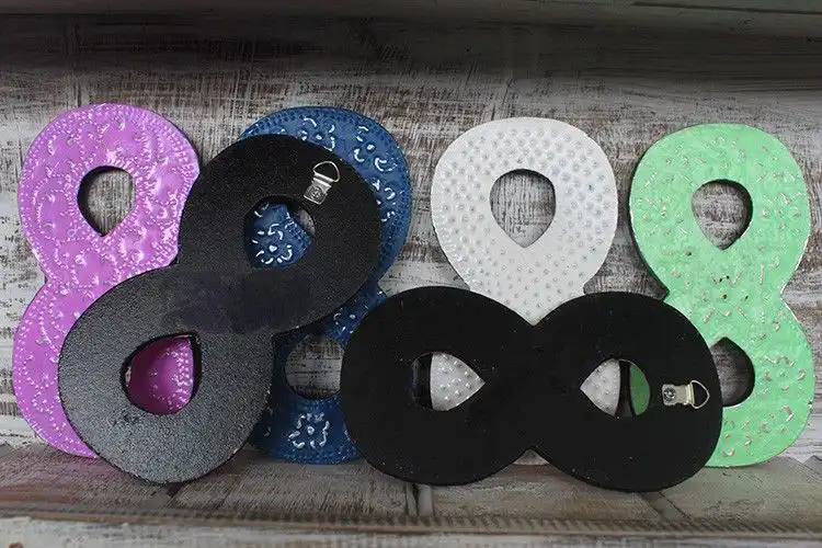 Number “8” – Assorted Colours – 15cm | www.artisangoods.co.uk 7 Number “8” – Assorted Colours – 15cm | www.artisangoods.co.uk 6