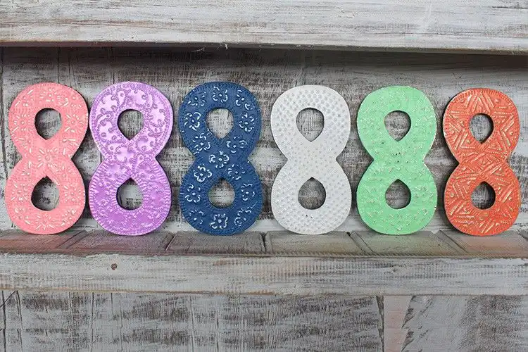Number “8” – Assorted Colours – 15cm | www.artisangoods.co.uk 4 Number “8” – Assorted Colours – 15cm | www.artisangoods.co.uk 3