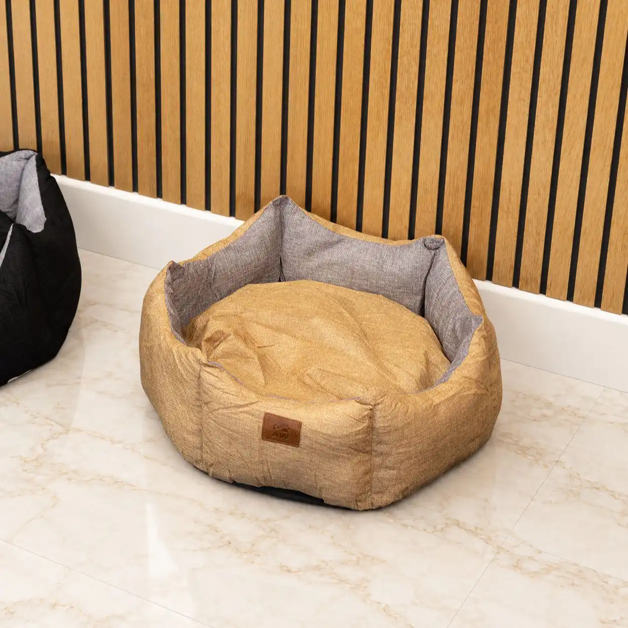 Paw Bed – Medium Royal Crown – Sand & Grey – 50 × 50 × 26cm