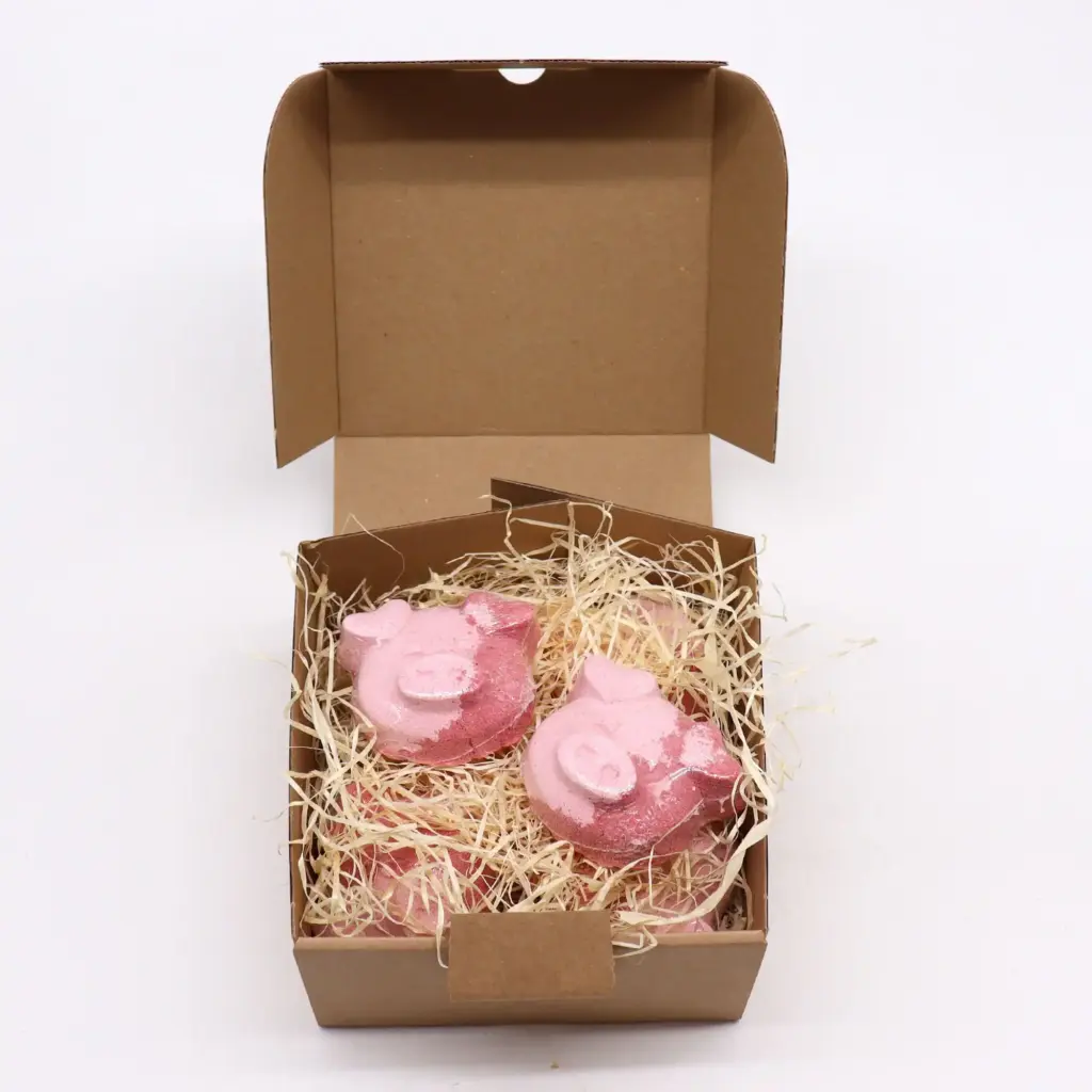 Pig Bathbomb 70g | www.artisangoods.co.uk 4