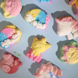 Pig Bathbomb 70g | www.artisangoods.co.uk 6