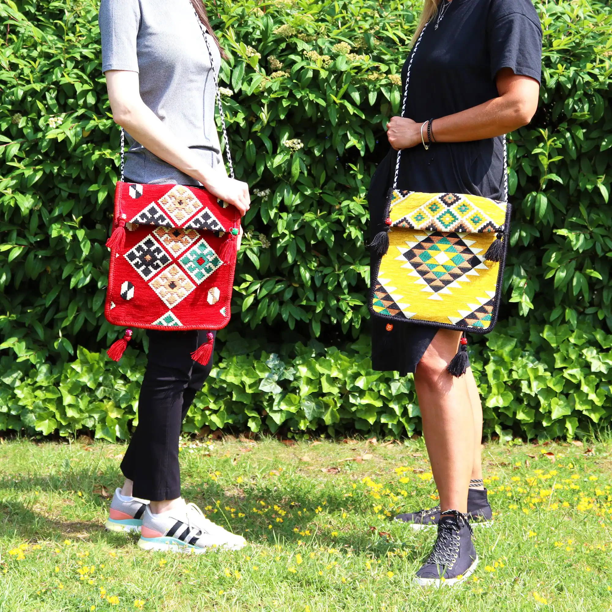 Red Kilim Messenger Festival Bag | www.artisangoods.co.uk 7 Red Kilim Messenger Festival Bag | www.artisangoods.co.uk 6