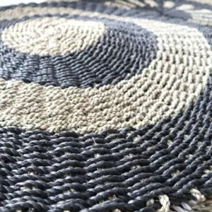 Round Seagrass Black & Tan – Circles – 1m | www.artisangoods.co.uk 3