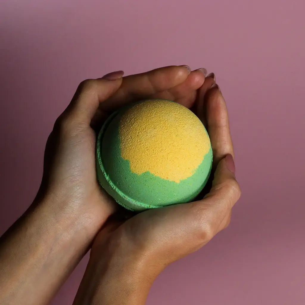 Set of 3 Apple Pie & Custard Bath Bombs | www.artisangoods.co.uk 2