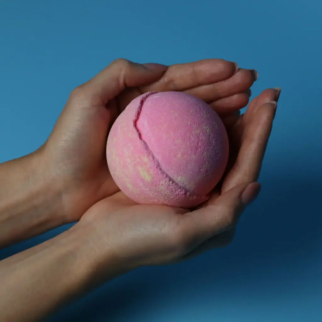 Set of 3 Five for Her Bath Bombs | www.artisangoods.co.uk 6
