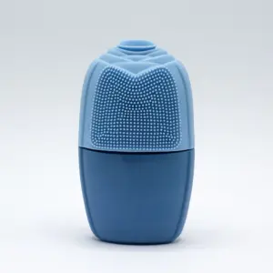 Silicone Ice Face Roller – roller – blue | www.artisangoods.co.uk 3