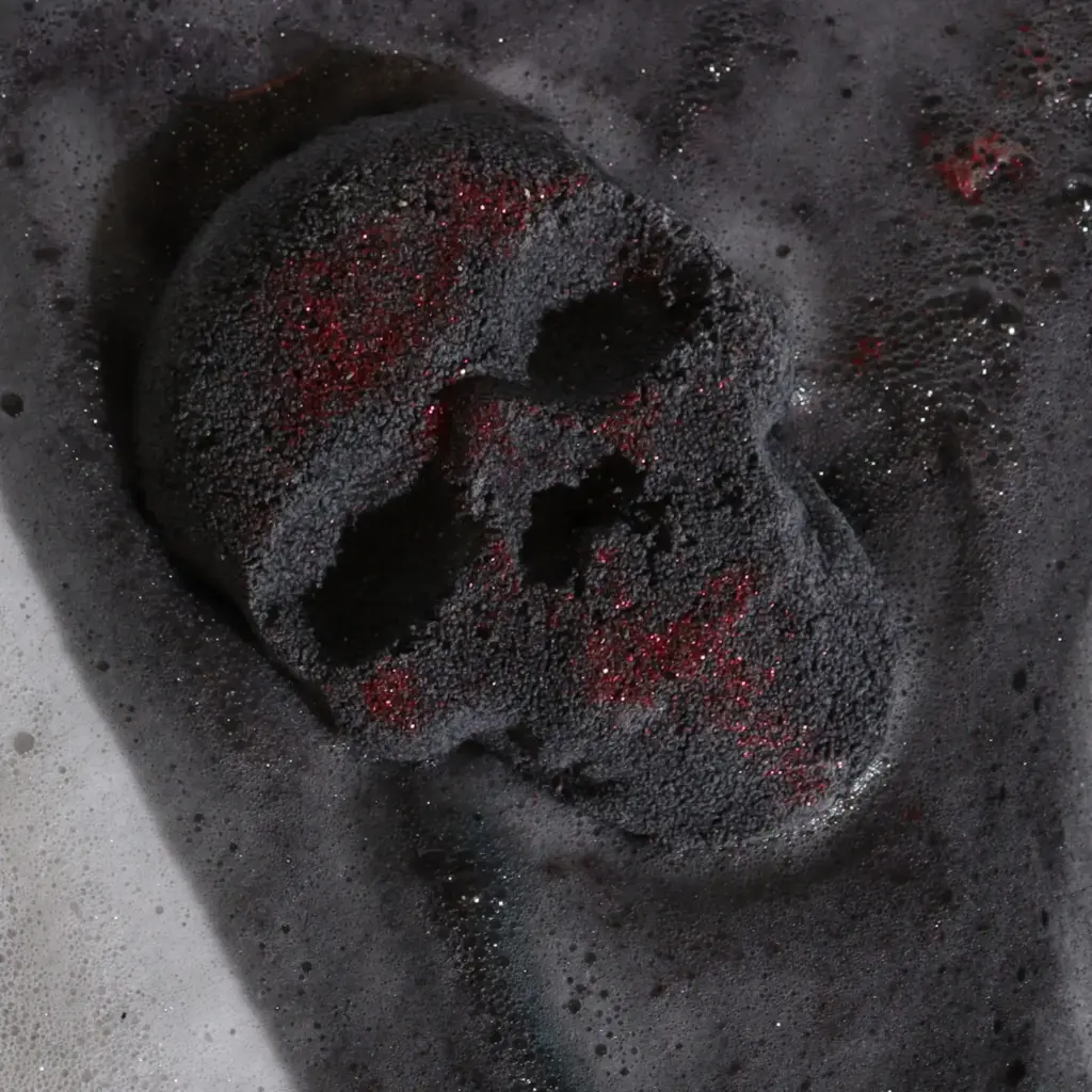 Skull Halloween Bath Bomb 40g | www.artisangoods.co.uk 3