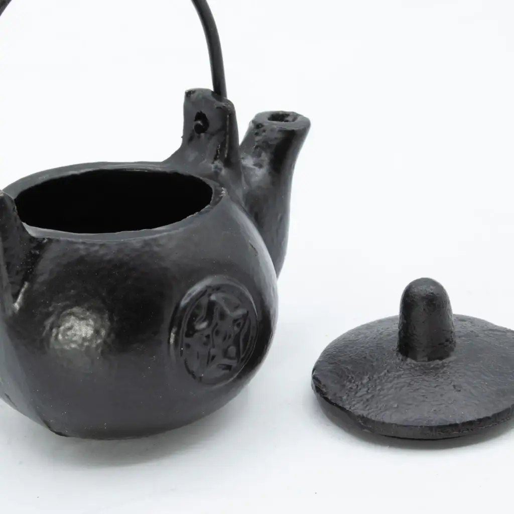 Small Cast Iron Ritual Pot with Pentagon 8x8x10cm | www.artisangoods.co.uk 4